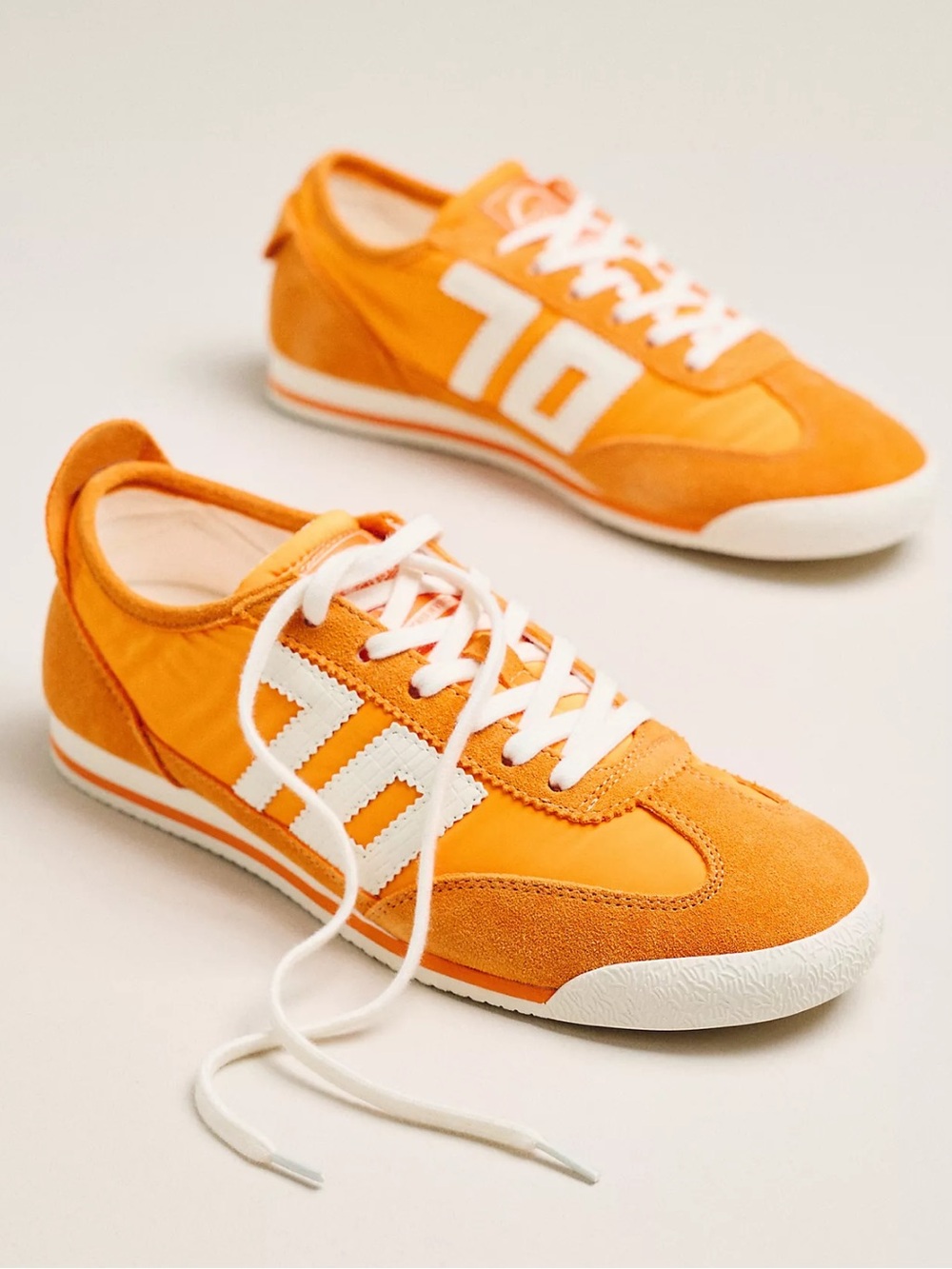 Back 70 Leon Women’s Sneakers NWT Orange White Size 38